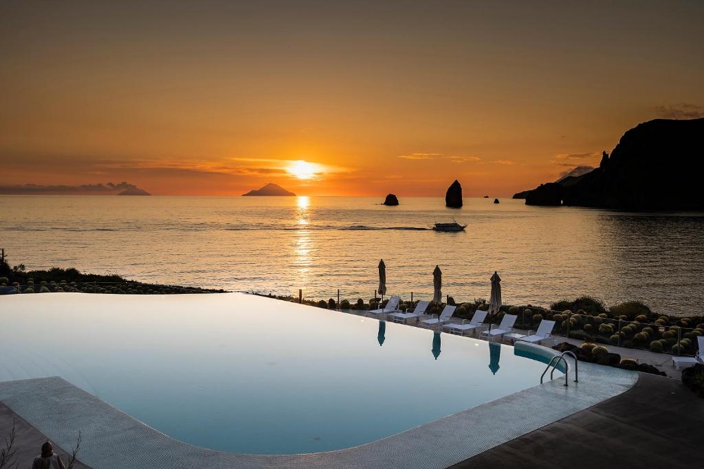Therasia Resort
